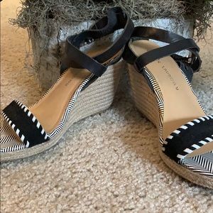 Wedge black and white sandals from Chinese Laundry